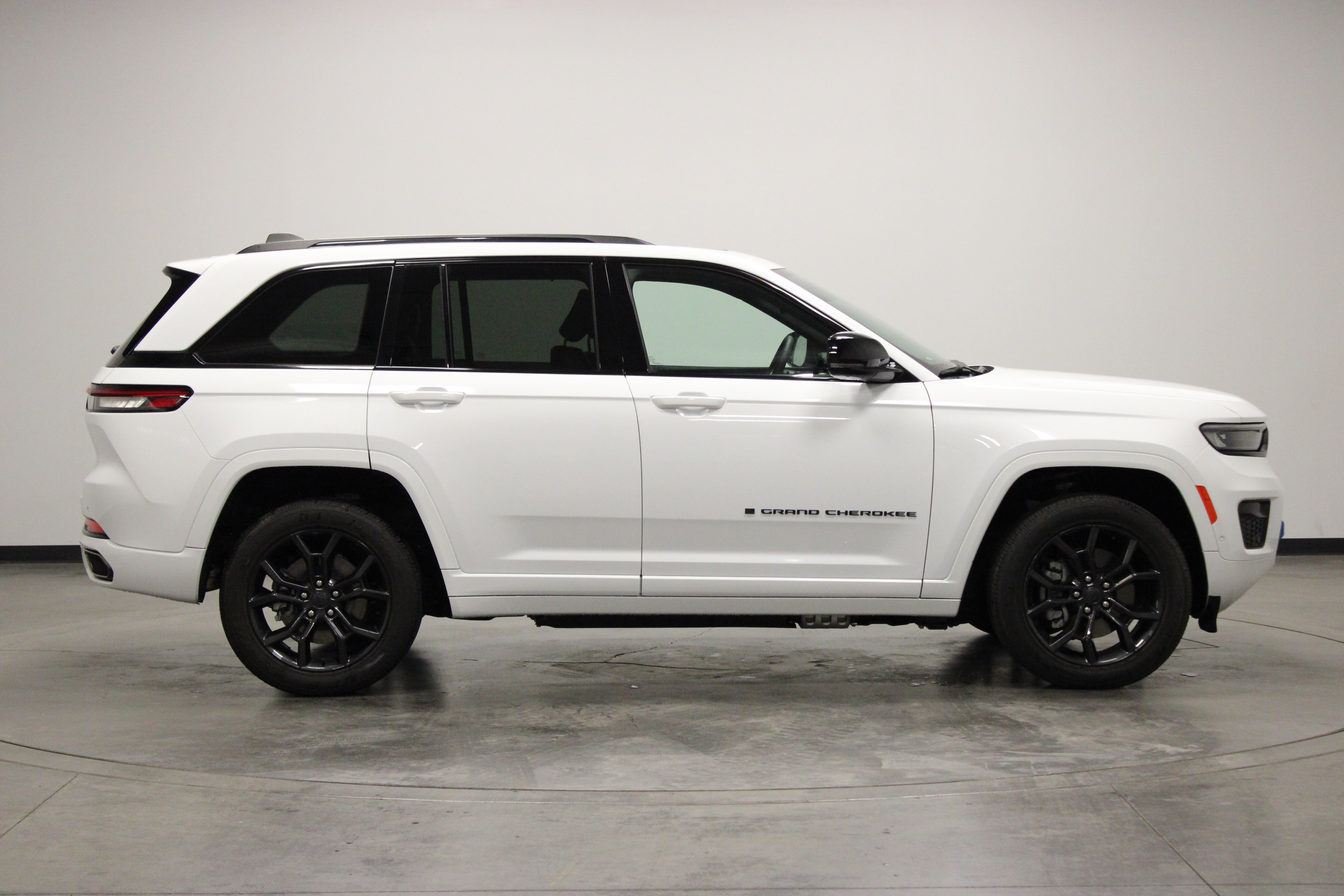 Used 2024 Jeep Grand Cherokee Limited 4xe AWD/4WD image 9
