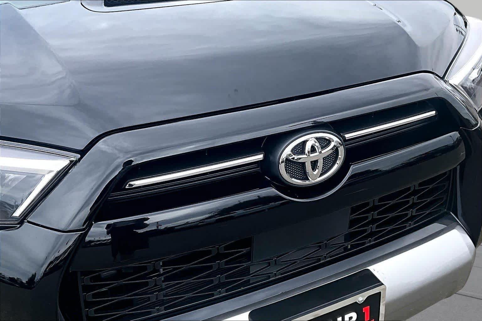 Used 2023 Toyota 4Runner TRD Off-Road Premium w/ Moonroof Package AWD/4WD image 29