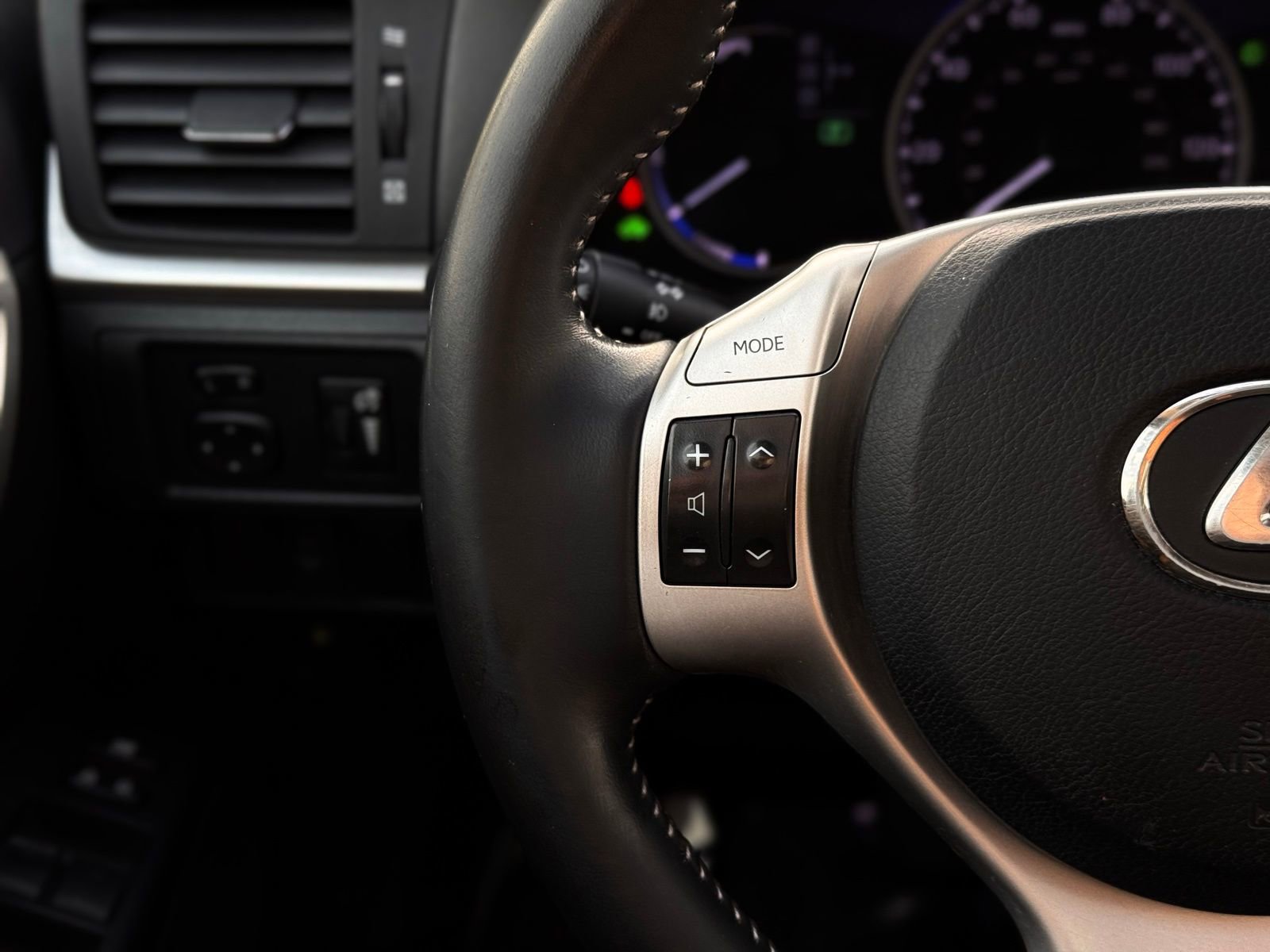 Used 2012 Lexus CT 200h image 41