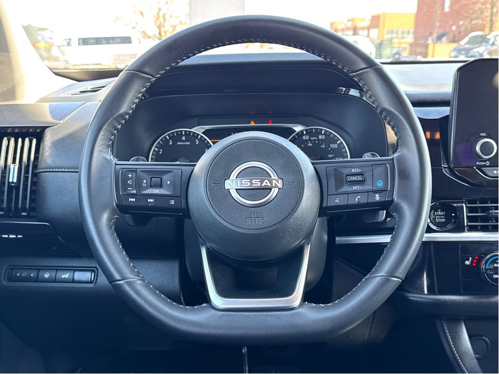 Used 2025 Nissan Pathfinder SV AWD/4WD image 15