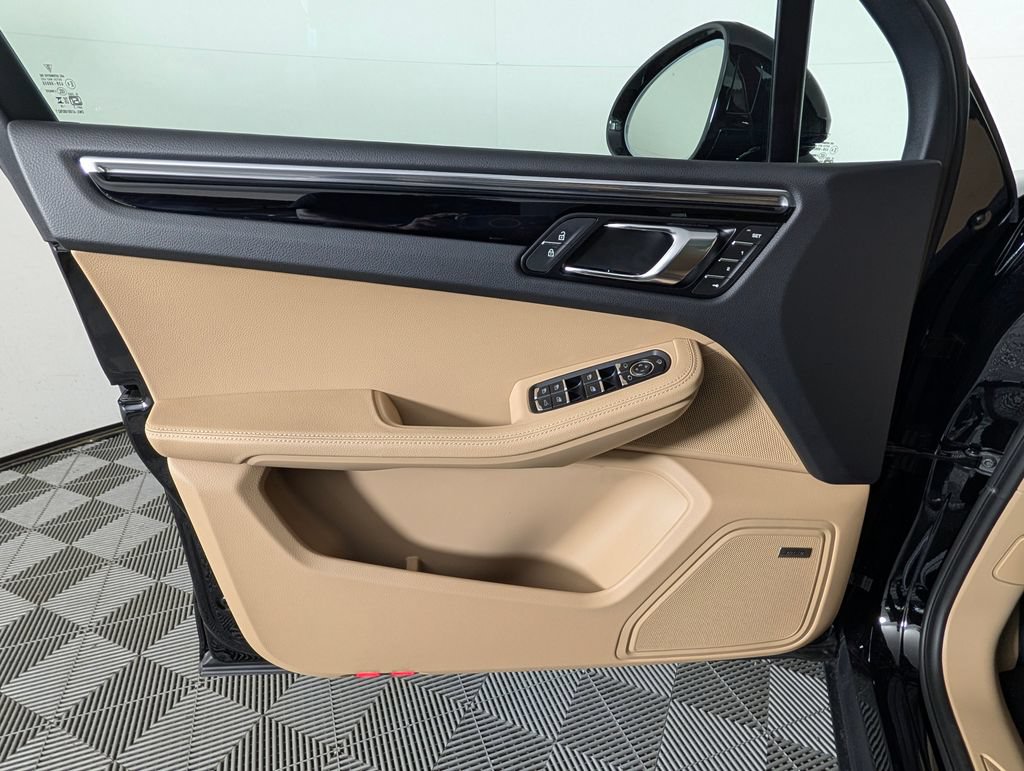New 2026 Porsche Macan AWD/4WD image 25