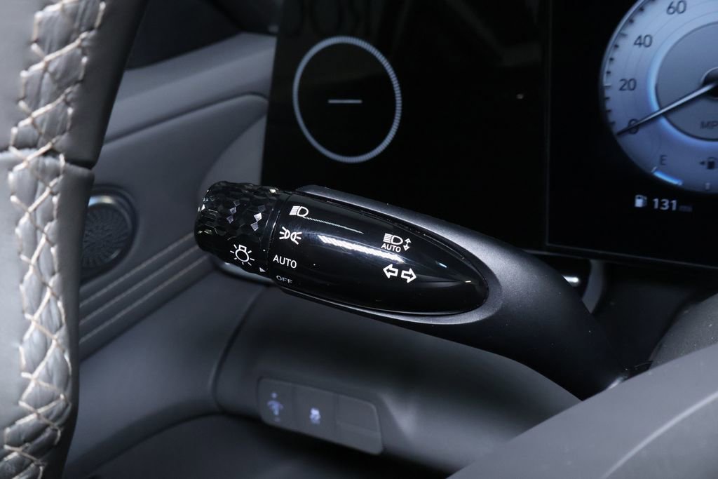 Used 2025 Hyundai Elantra SEL image 21