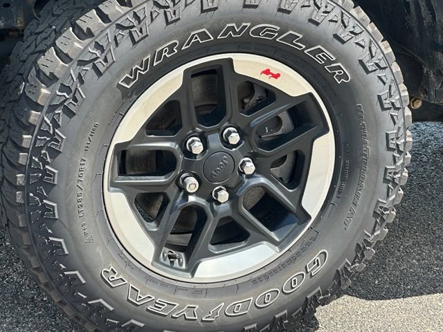 Used 2021 Jeep Wrangler Unlimited Rubicon w/ Cold Weather Group AWD/4WD image 13