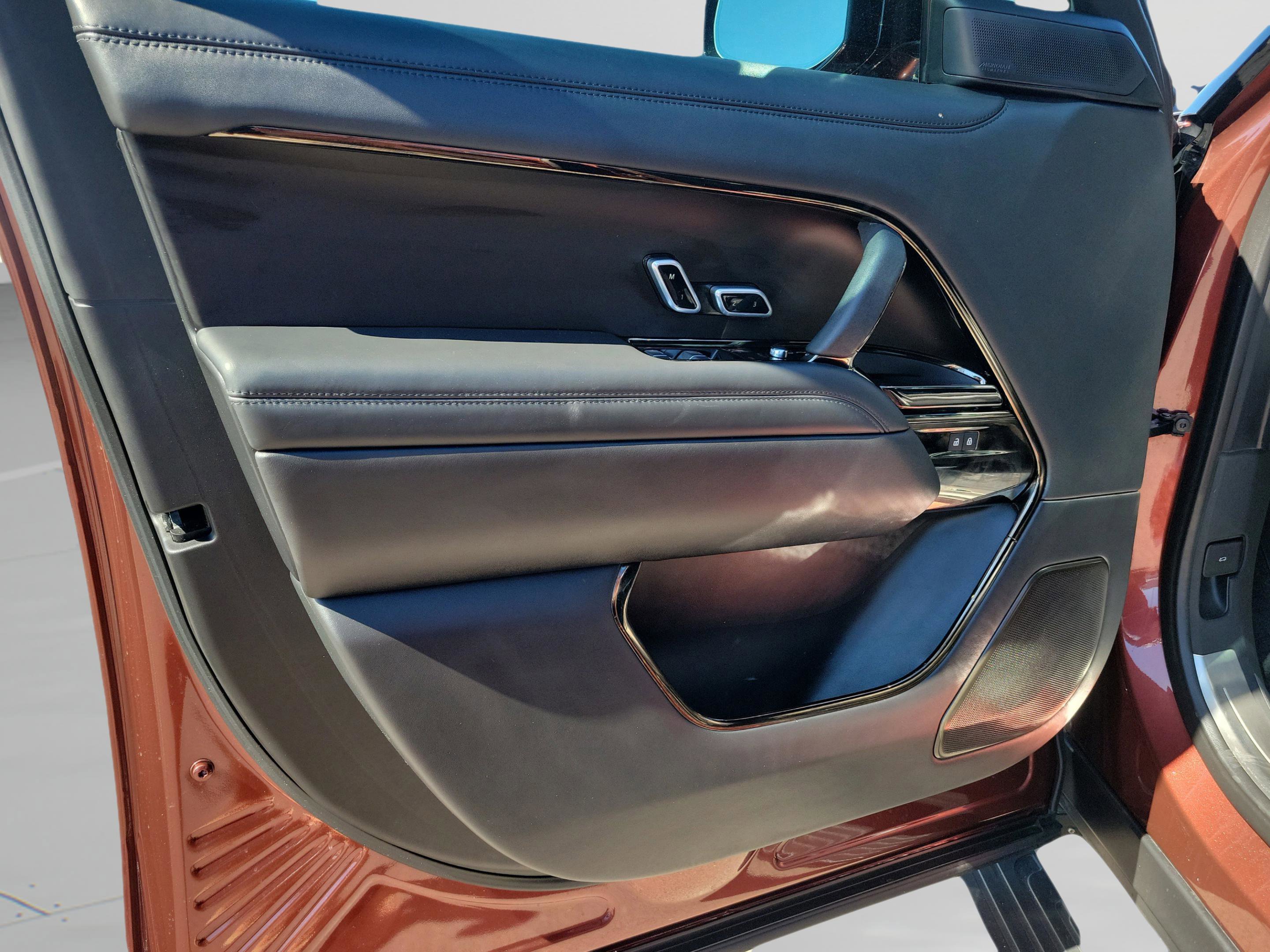 Used 2023 Land Rover Range Rover SV image 21