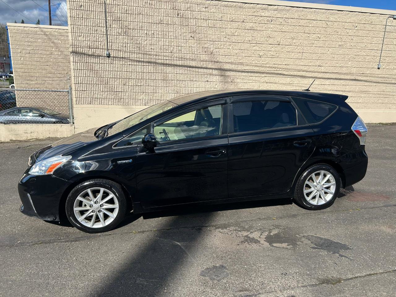 Used 2014 Toyota Prius V Five image 8