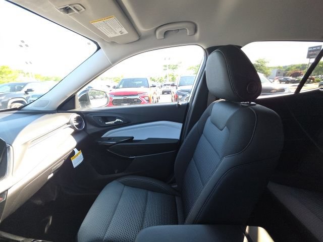 New 2026 Chevrolet Trax LT w/ Midnight Edition FWD image 21