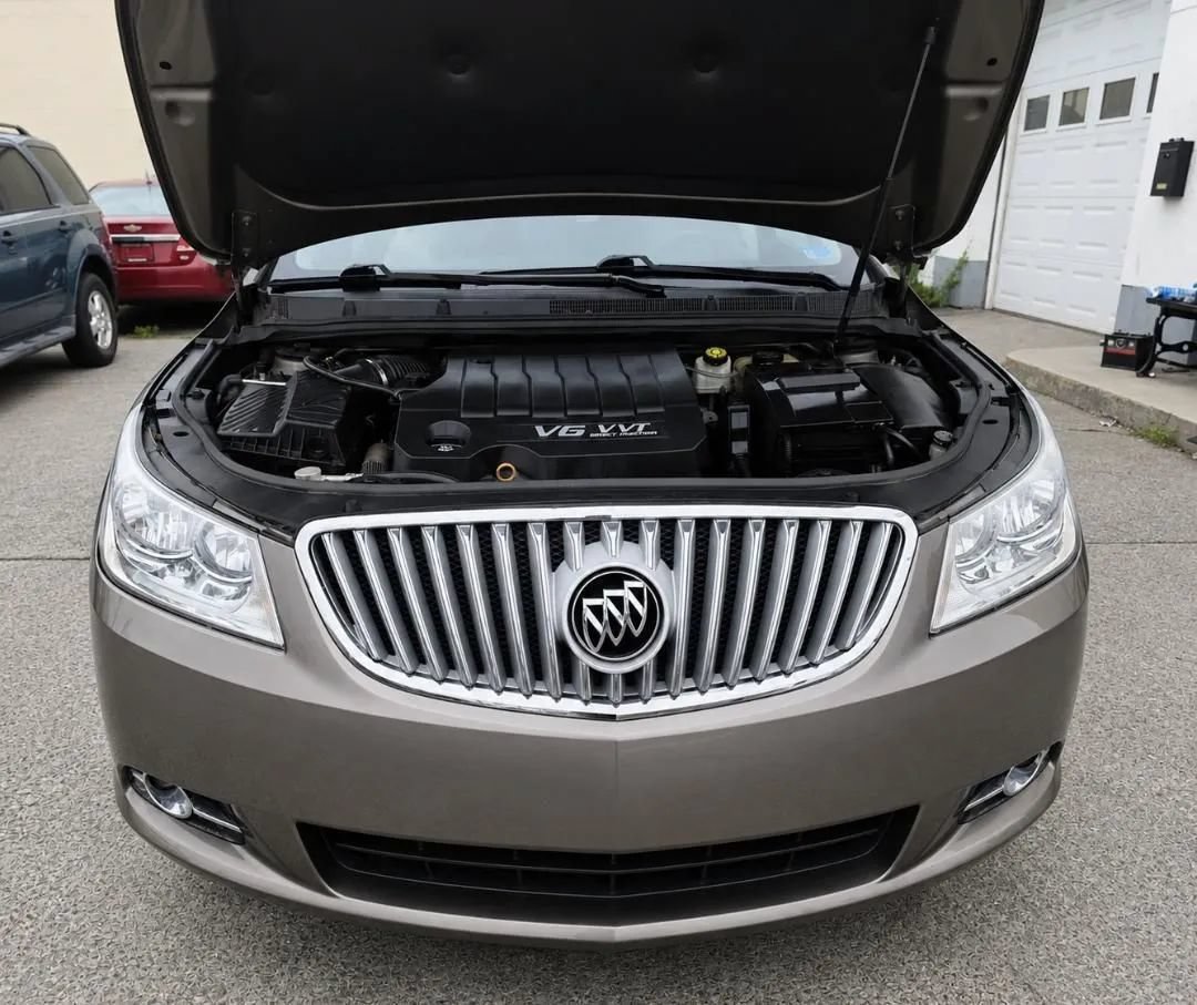 Used 2011 Buick LaCrosse CXL AWD/4WD image 30