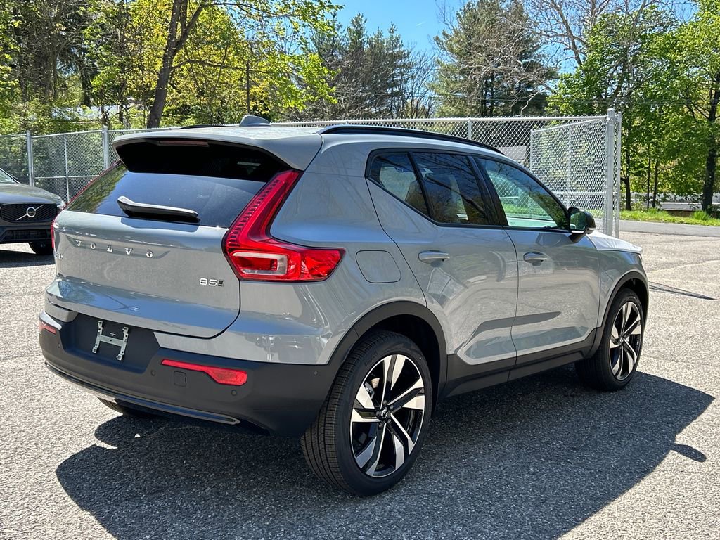 New 2026 Volvo XC40 B5 Plus w/ Climate Package AWD/4WD image 4