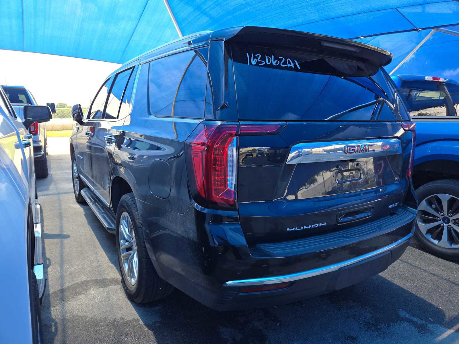Used 2023 GMC Yukon SLT w/ SLT Luxury Package RWD image 3
