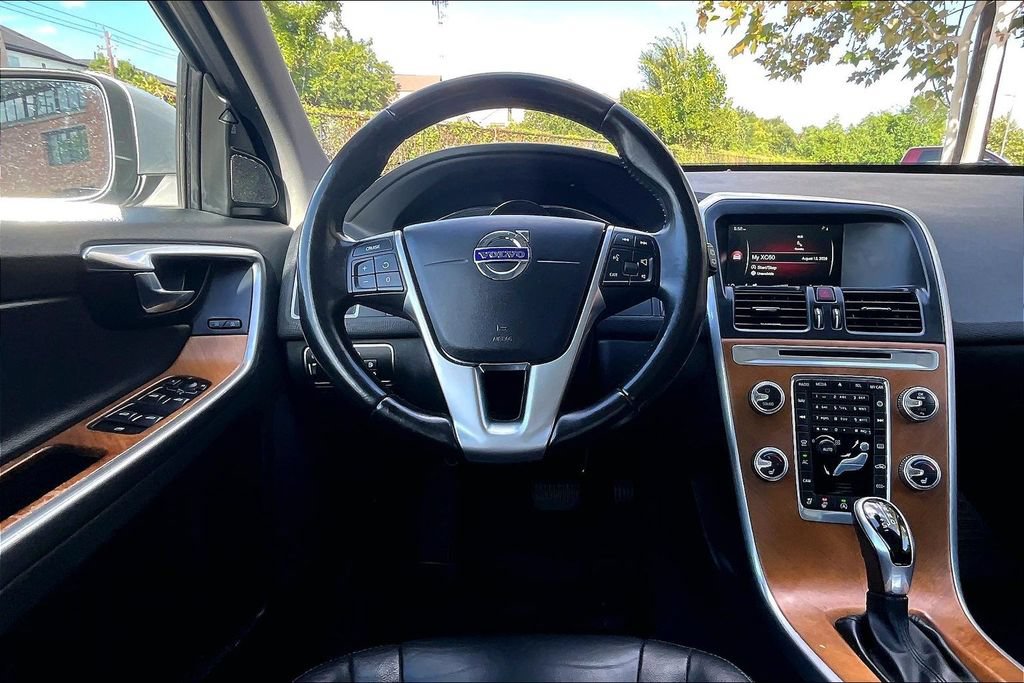 Used 2017 Volvo XC60 T5 Inscription w/ Preferred Option Package FWD image 7