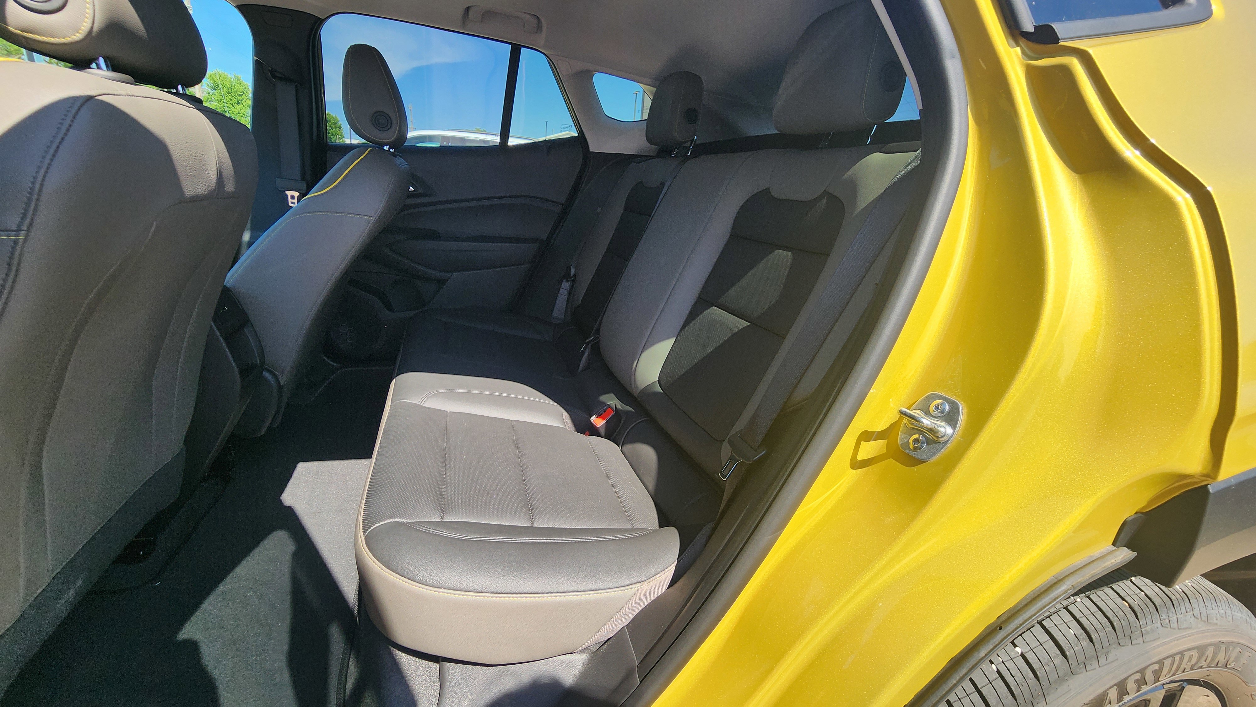 Used 2025 Chevrolet Trax ACTIV w/ Sunroof Package FWD image 17