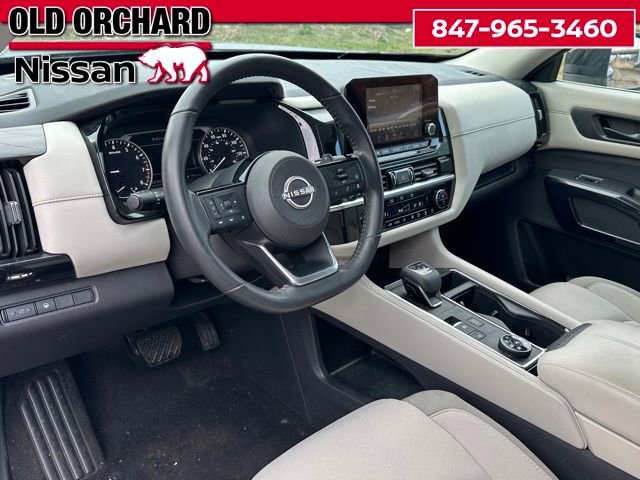 Used 2023 Nissan Pathfinder SV w/ Black Appearance Package image 14