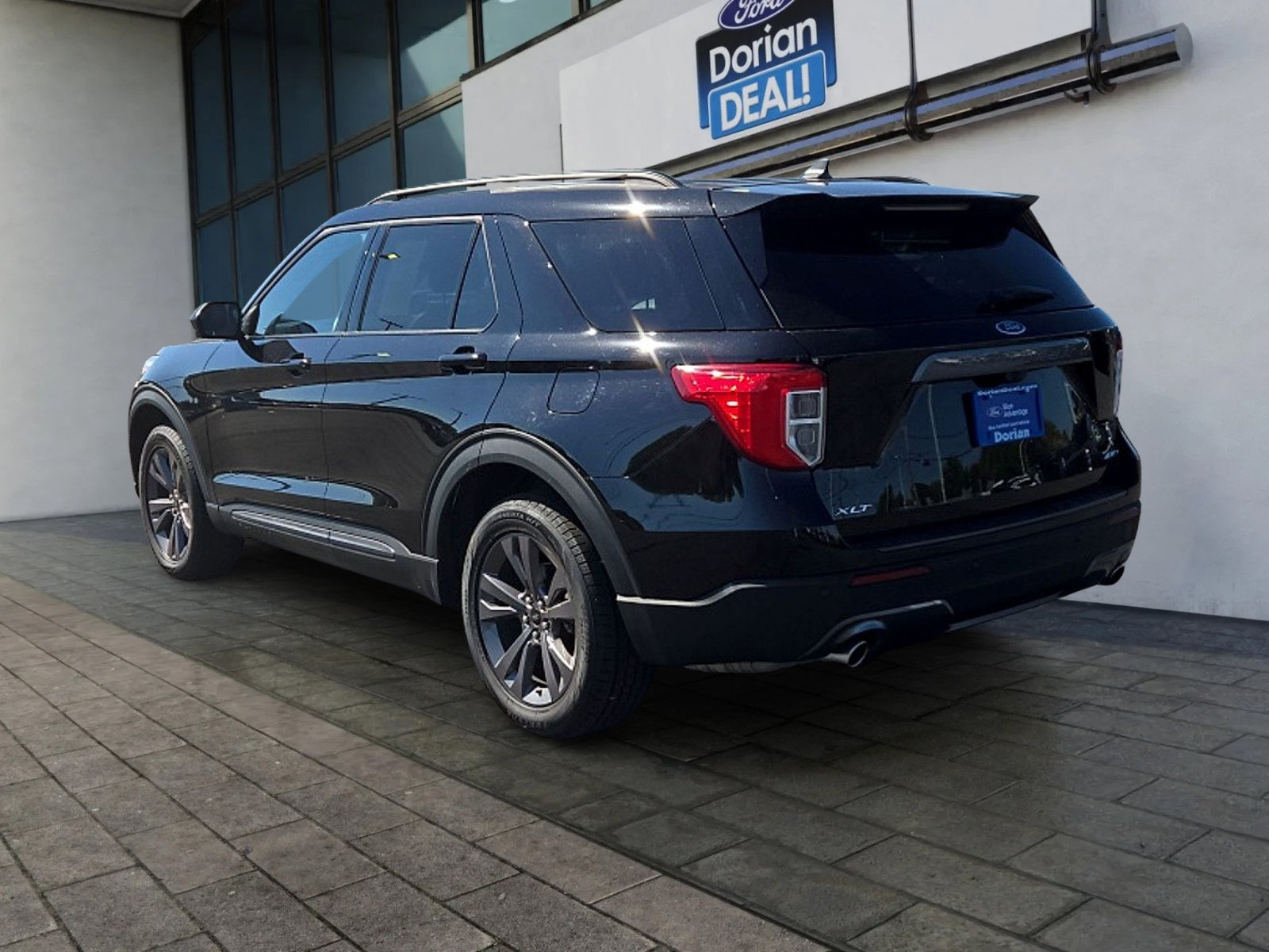 Certified 2023 Ford Explorer XLT w/ Equipment Group 202A AWD/4WD image 5