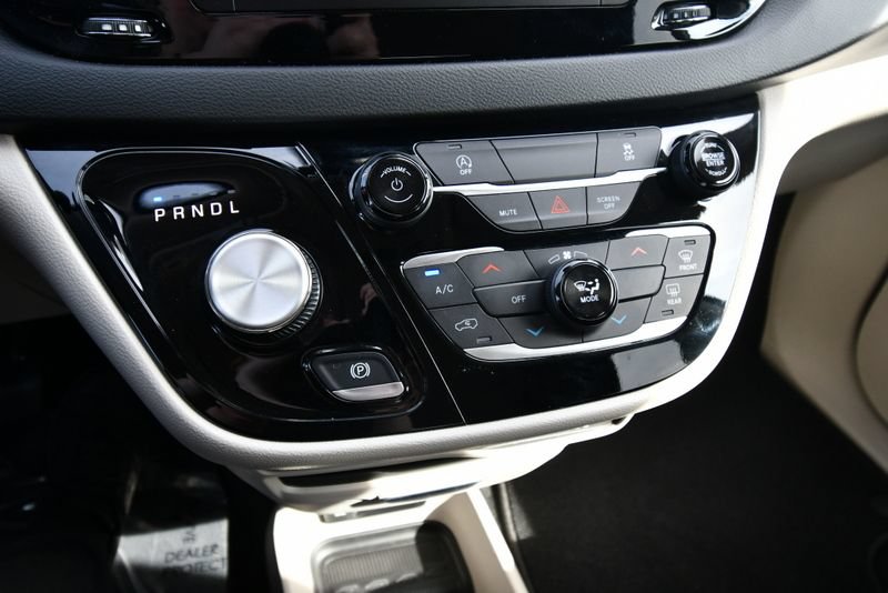 Used 2024 Chrysler Voyager LX FWD image 26