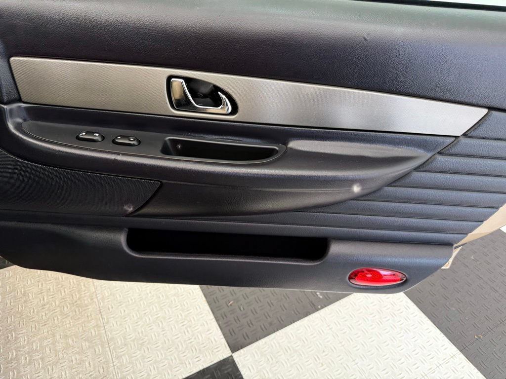 Used 2005 Ford Thunderbird RWD image 21