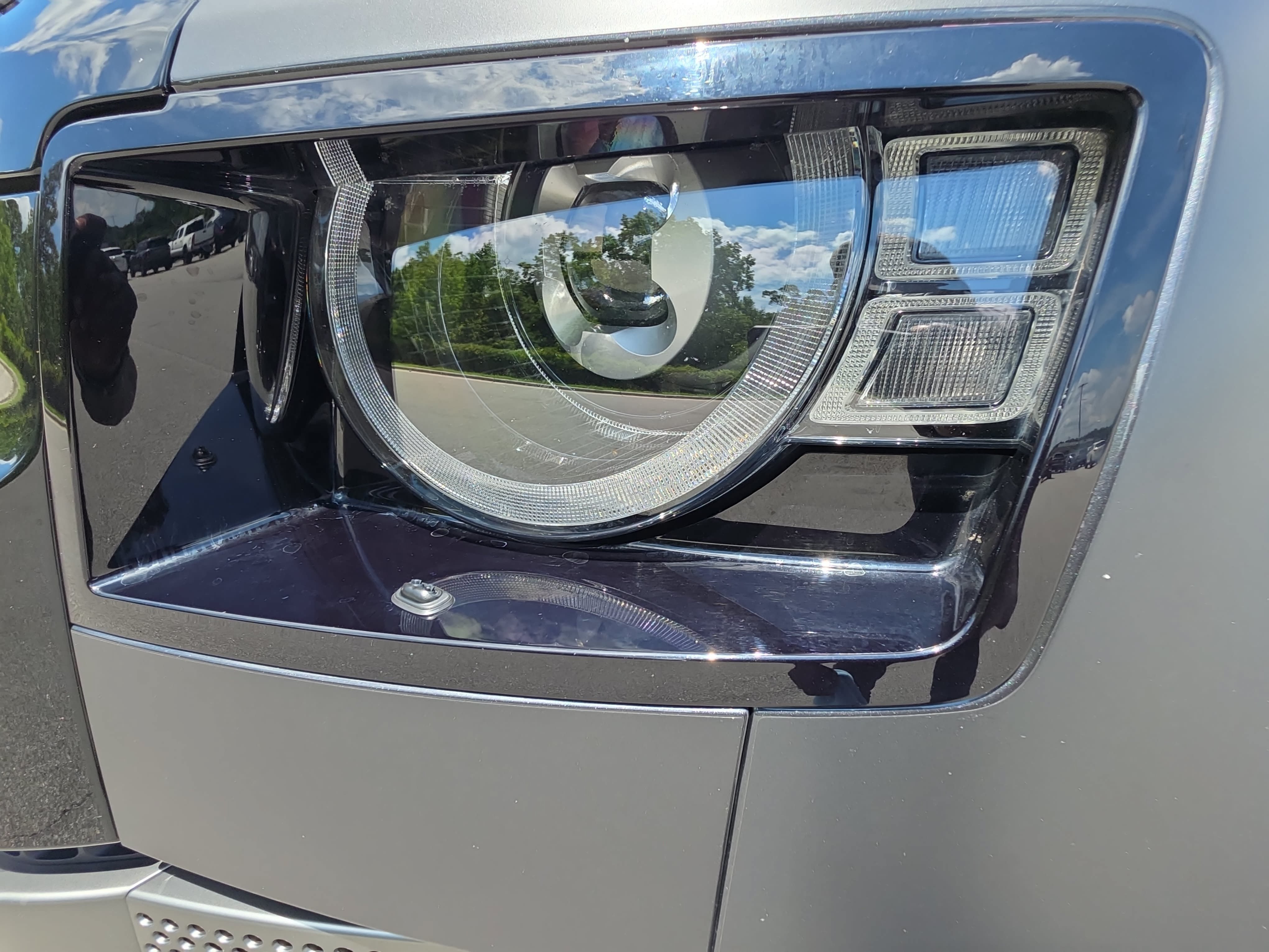 Used 2025 Land Rover Defender 110 V8 AWD/4WD image 31