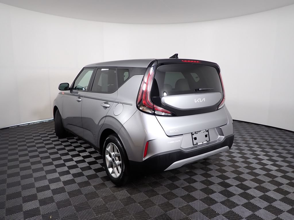 Used 2025 Kia Soul LX w/ LX Technology Package FWD image 10