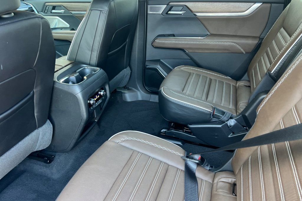 New 2026 GMC Acadia Denali Ultimate AWD/4WD image 9