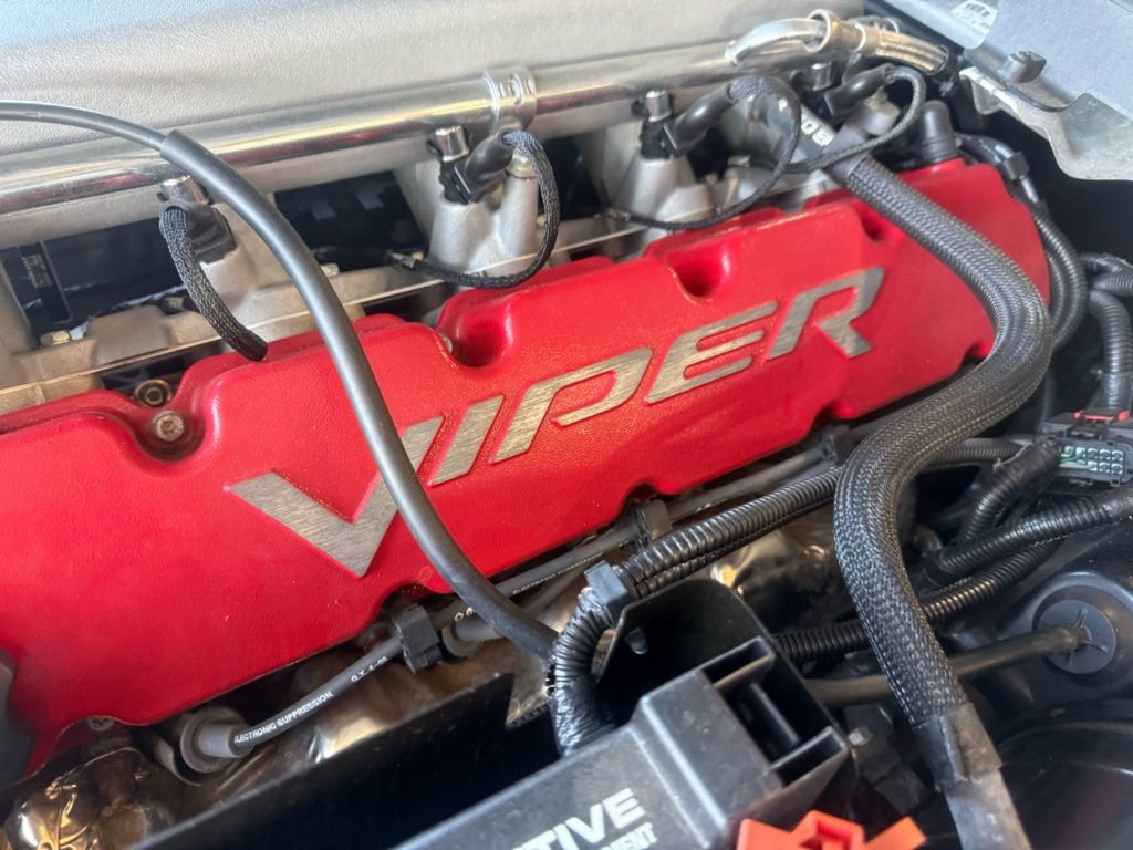 Used 2004 Dodge Viper SRT-10 image 2
