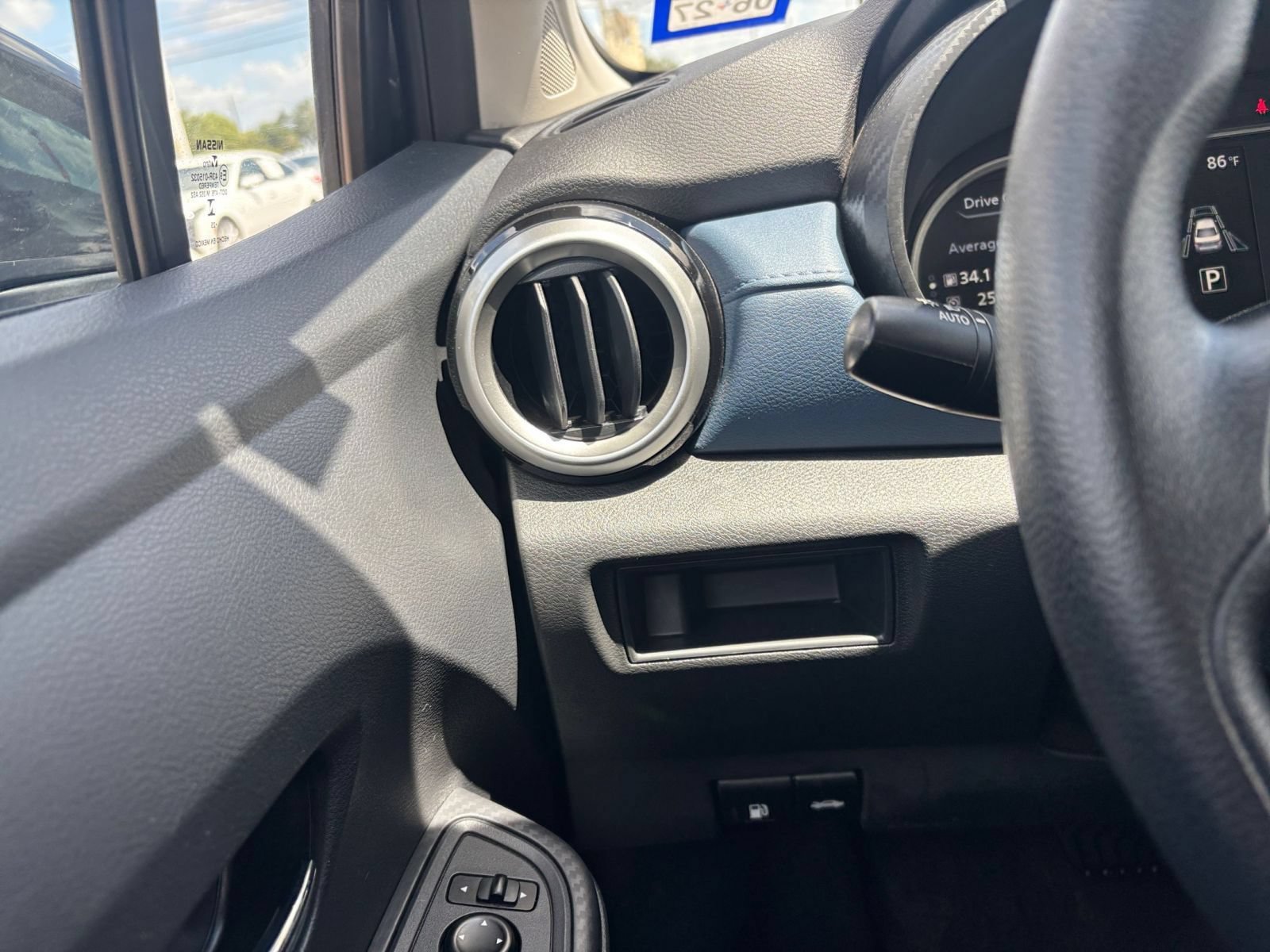 Used 2025 Nissan Versa SV FWD image 31