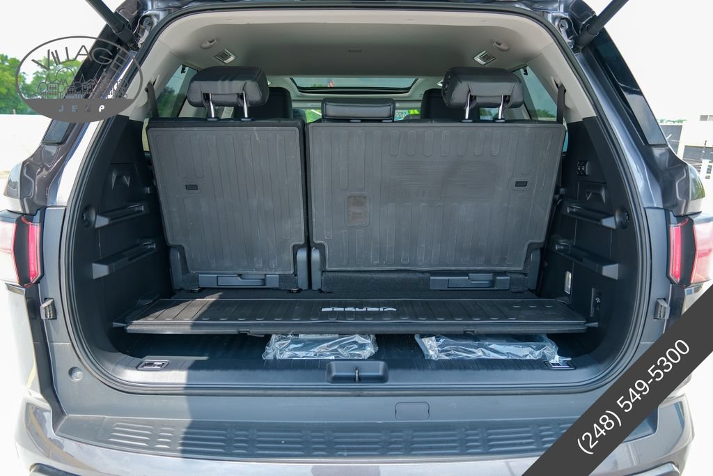 Used 2024 Toyota Sequoia Limited w/ Tow Technology Package AWD/4WD image 8
