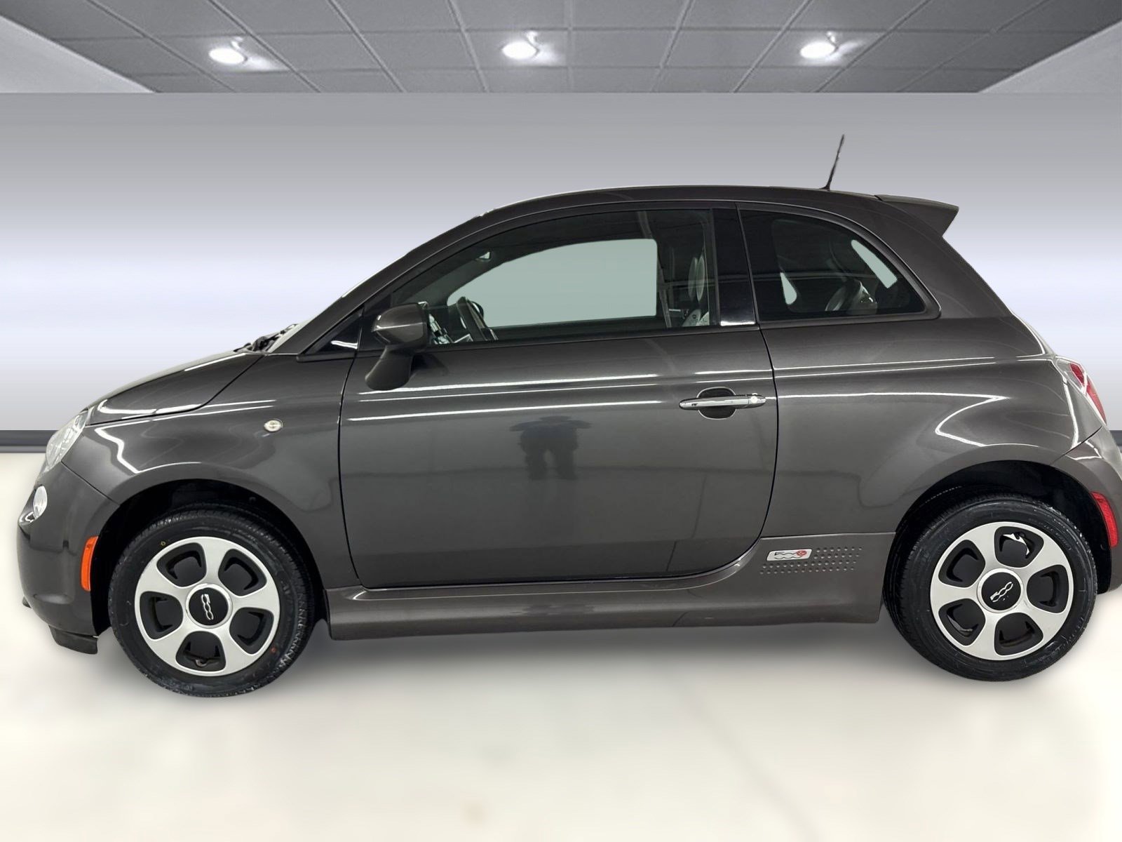 Used 2018 FIAT 500 e image 2