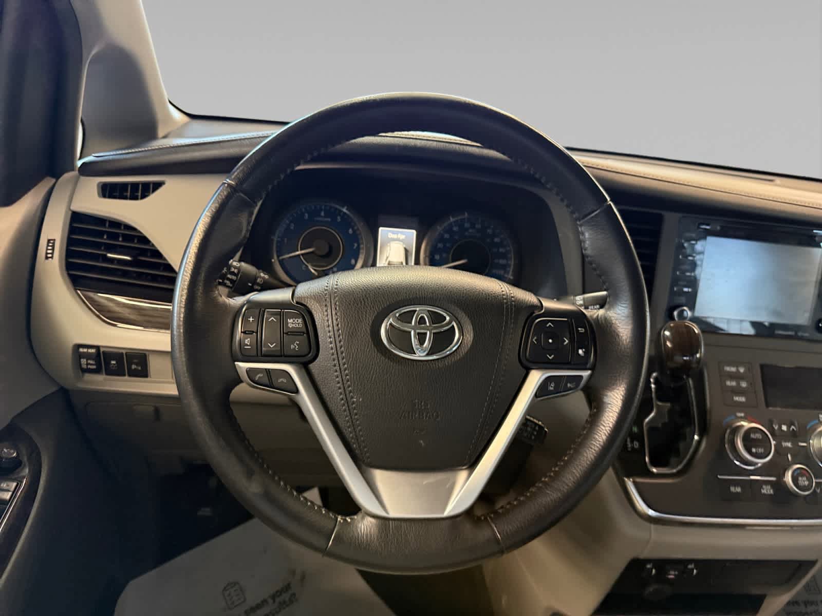 Used 2018 Toyota Sienna XLE w/ XLE Navigation Package AWD/4WD image 12