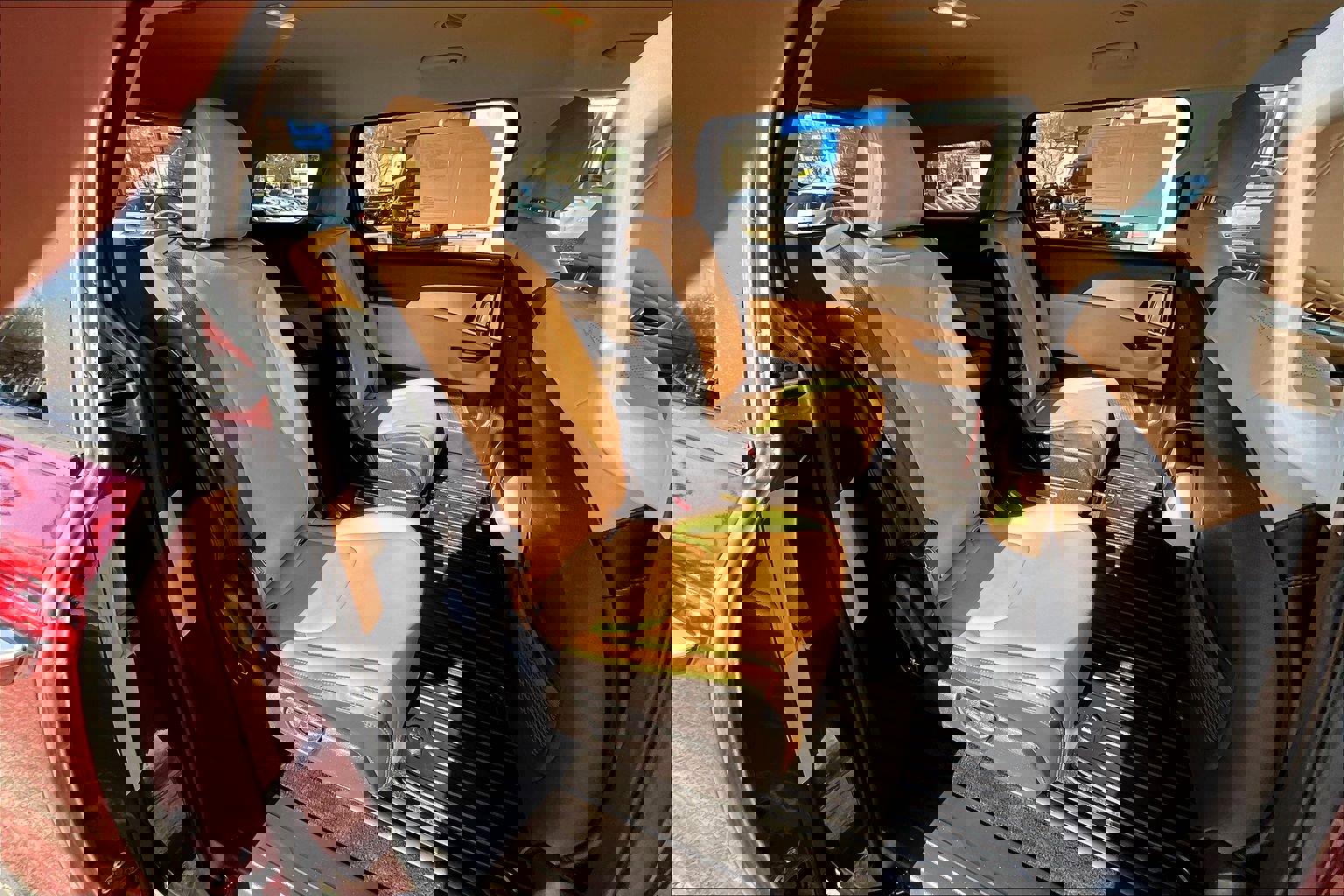 Used 2023 Kia Carnival LX image 28