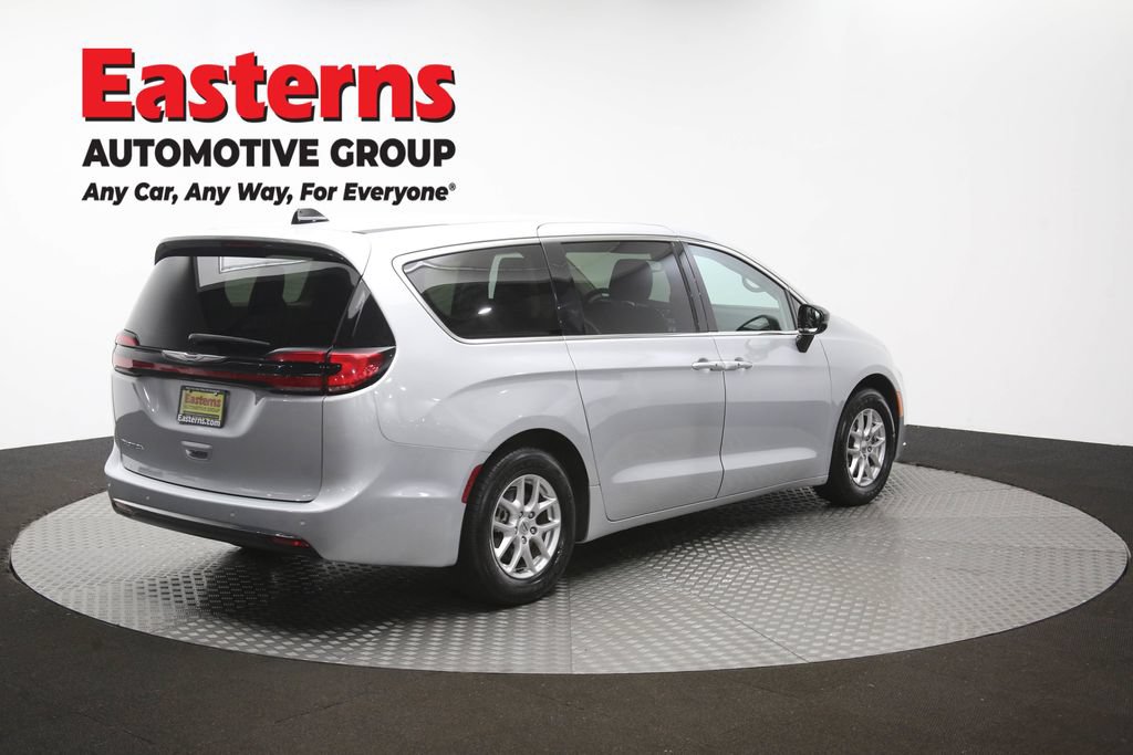 Used 2024 Chrysler Pacifica Touring-L FWD image 42