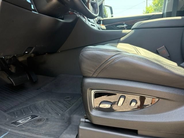 Used 2019 Cadillac Escalade ESV Luxury AWD/4WD image 33
