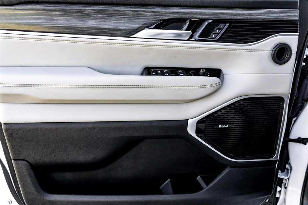 Used 2023 Jeep Wagoneer Series III w/ Premium Group I image 10