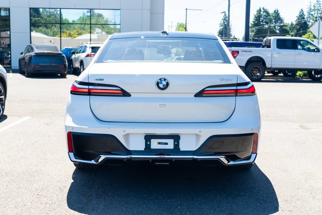 Used 2025 BMW 740i xDrive w/ Premium Package AWD/4WD image 5