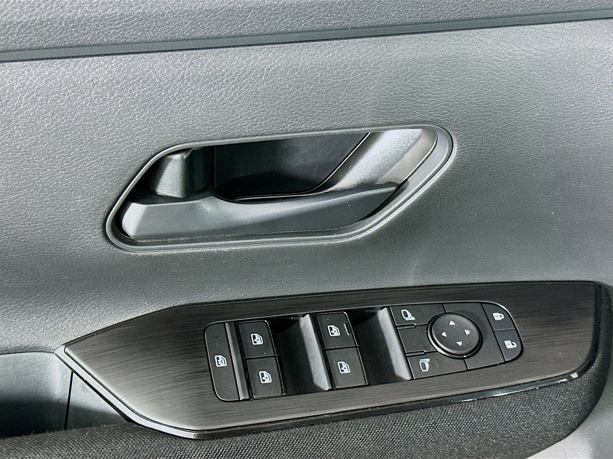 Used 2025 Nissan Kicks S image 15