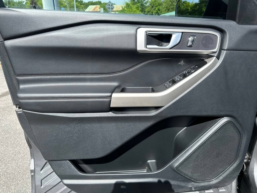 Used 2023 Ford Explorer XLT AWD/4WD image 14