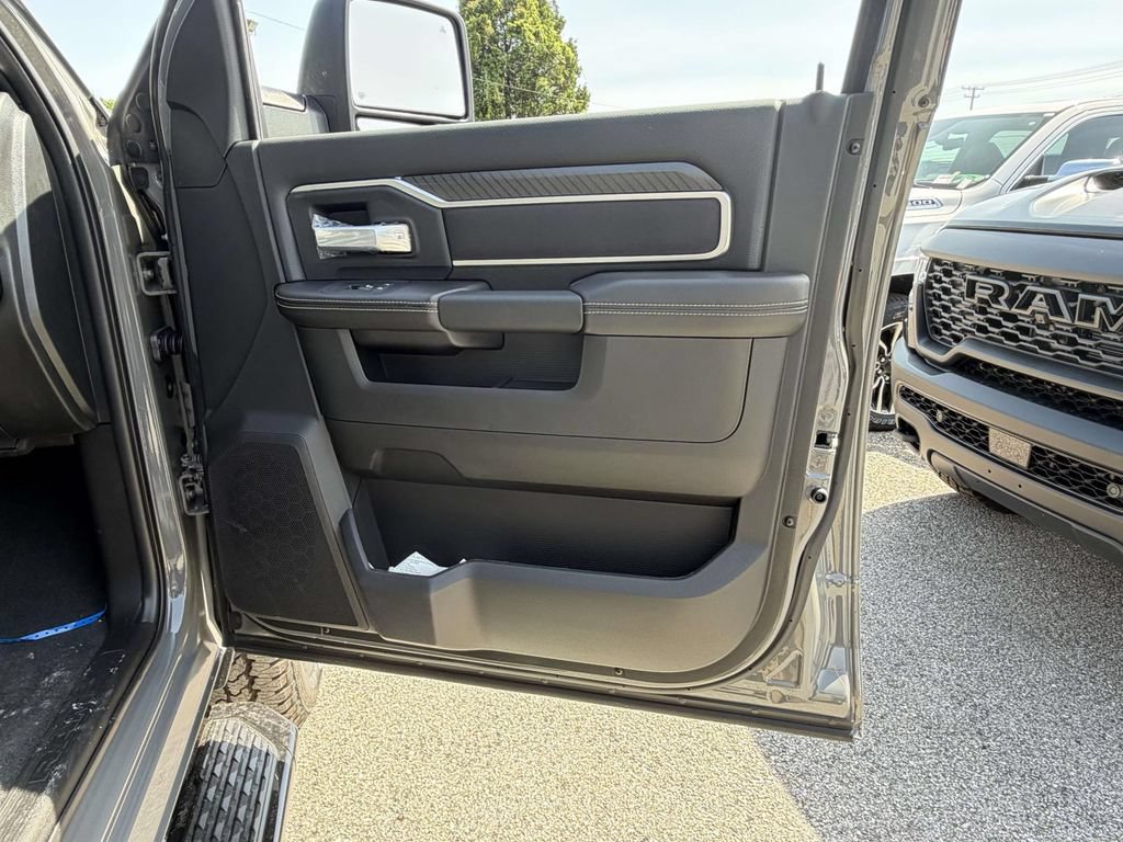 New 2026 RAM 2500 Big Horn AWD/4WD image 8