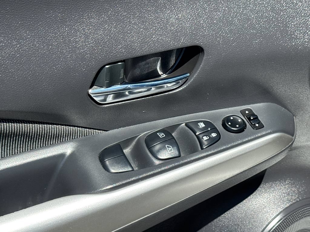 Used 2018 Nissan Kicks SV FWD image 27