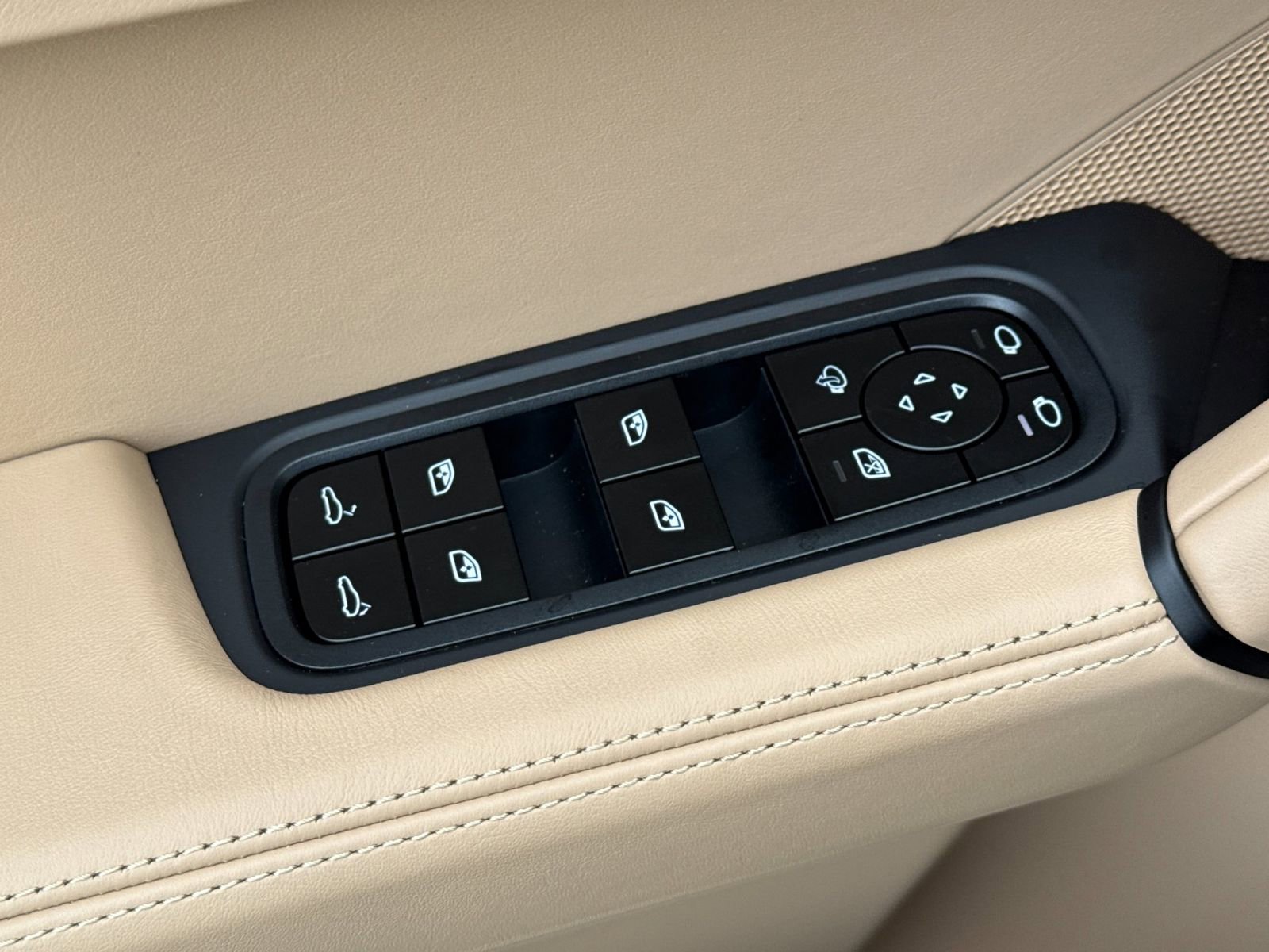 New 2026 Porsche Cayenne GTS image 13