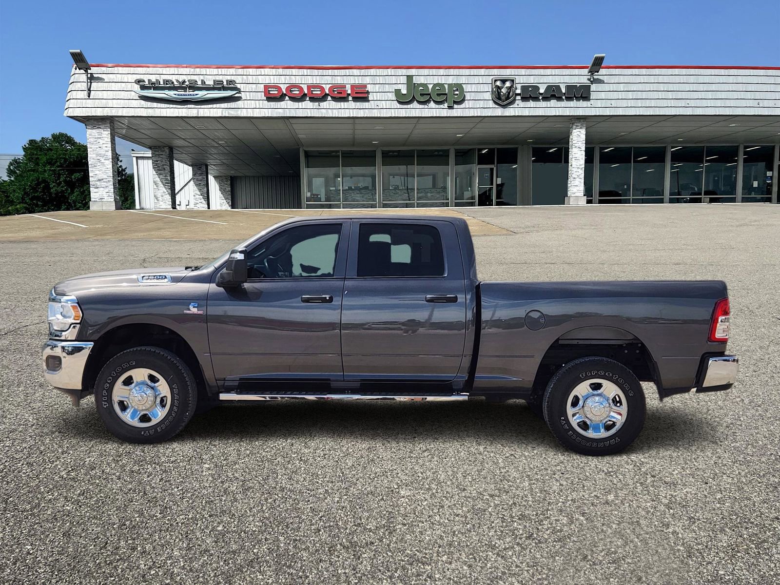 Used 2024 RAM 2500 Tradesman w/ Chrome Appearance Group image 3