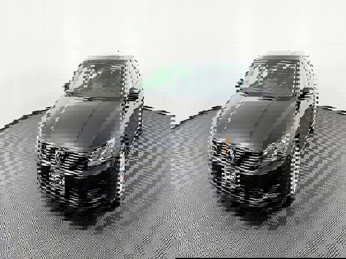 Used 2018 Volkswagen Passat 2.0T SE image 2