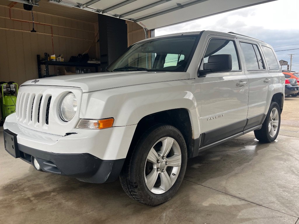 Used 2016 Jeep Patriot Latitude AWD/4WD image 1