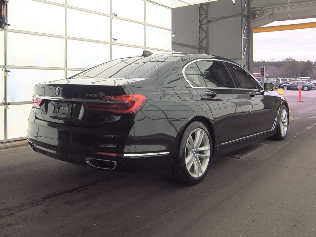 Used 2018 BMW 750i w/ Executive Package RWD image 4
