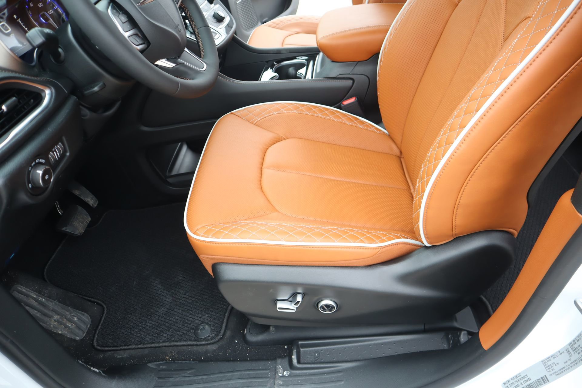 New 2026 Chrysler Pacifica Pinnacle image 12