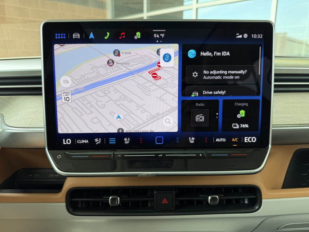 Used 2025 Volkswagen ID. Buzz 1st Edition RWD image 18