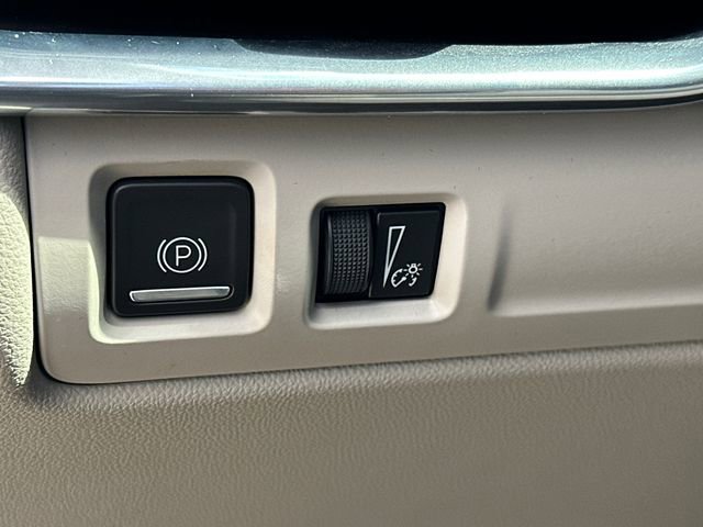 Used 2023 Cadillac XT4 Premium Luxury image 32