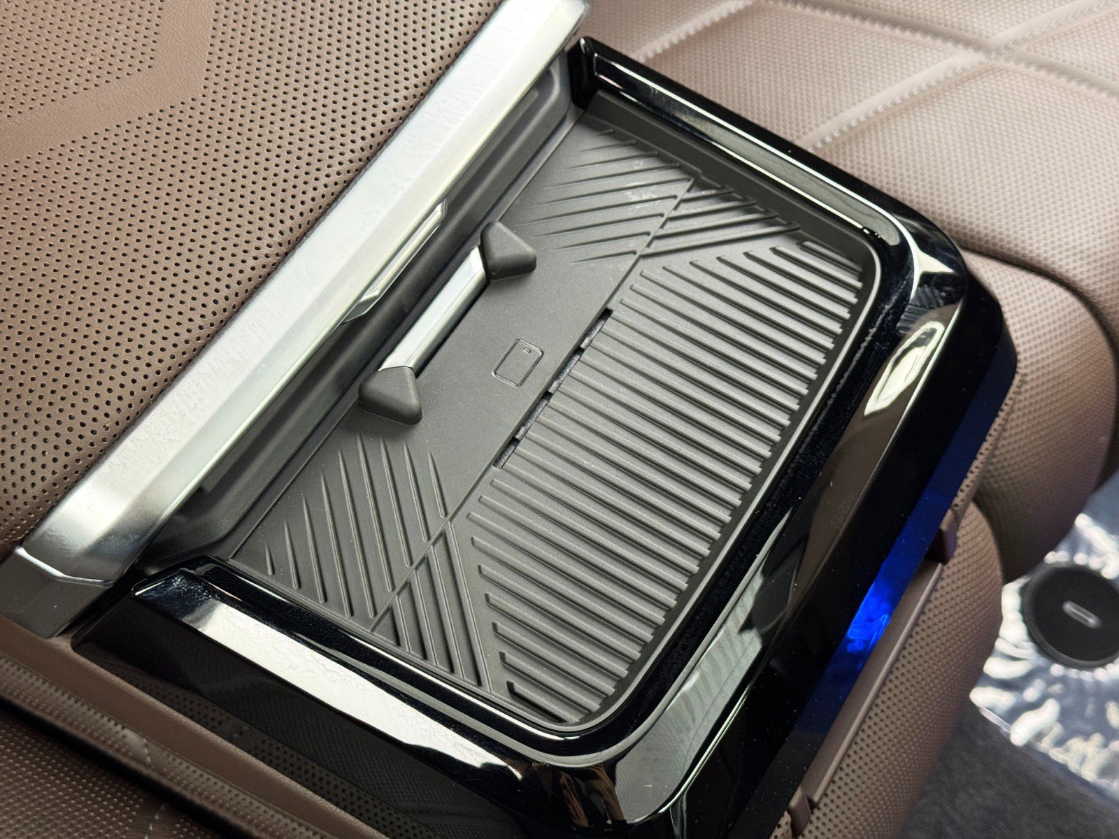 Used 2023 BMW i7 xDrive60 w/ Executive Package 2 image 37