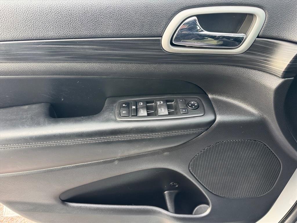 Used 2022 Jeep Grand Cherokee Laredo E image 21