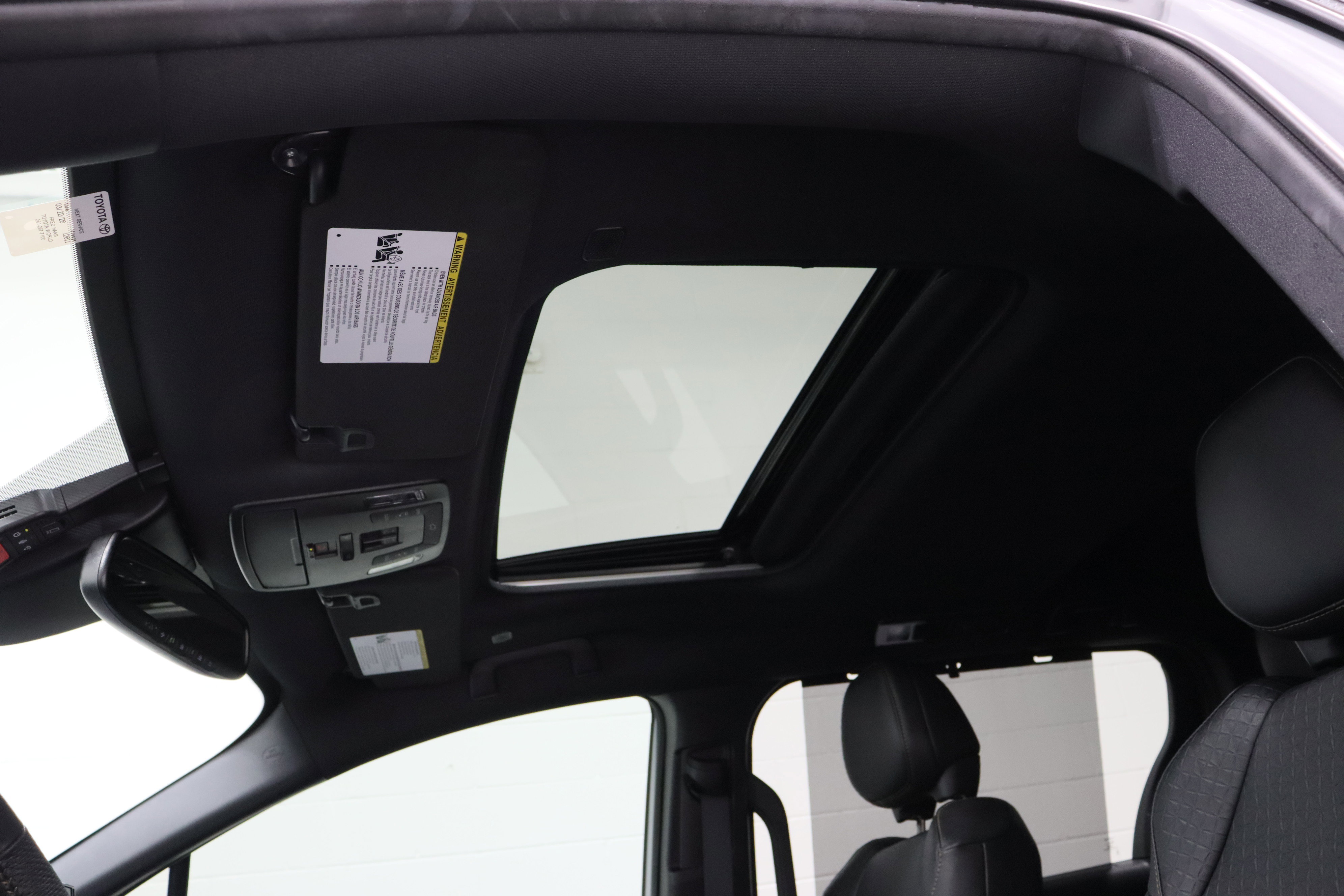 Used 2025 Toyota Sienna XLE Woodland Edition image 28