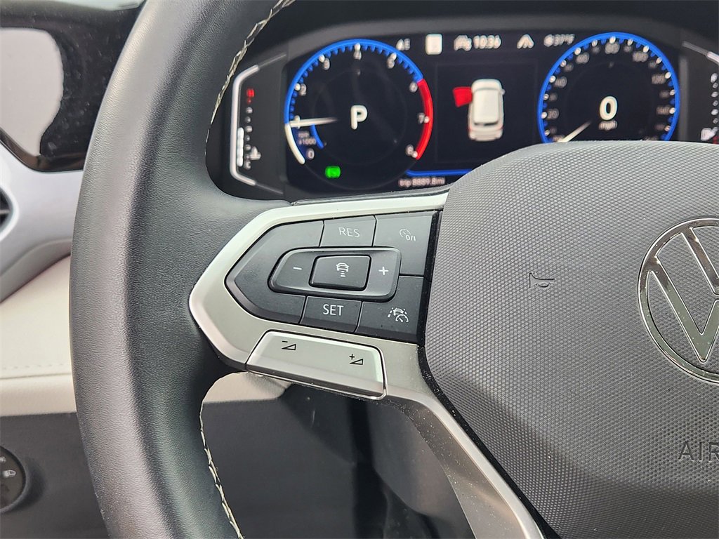 Used 2025 Volkswagen Taos SEL image 8