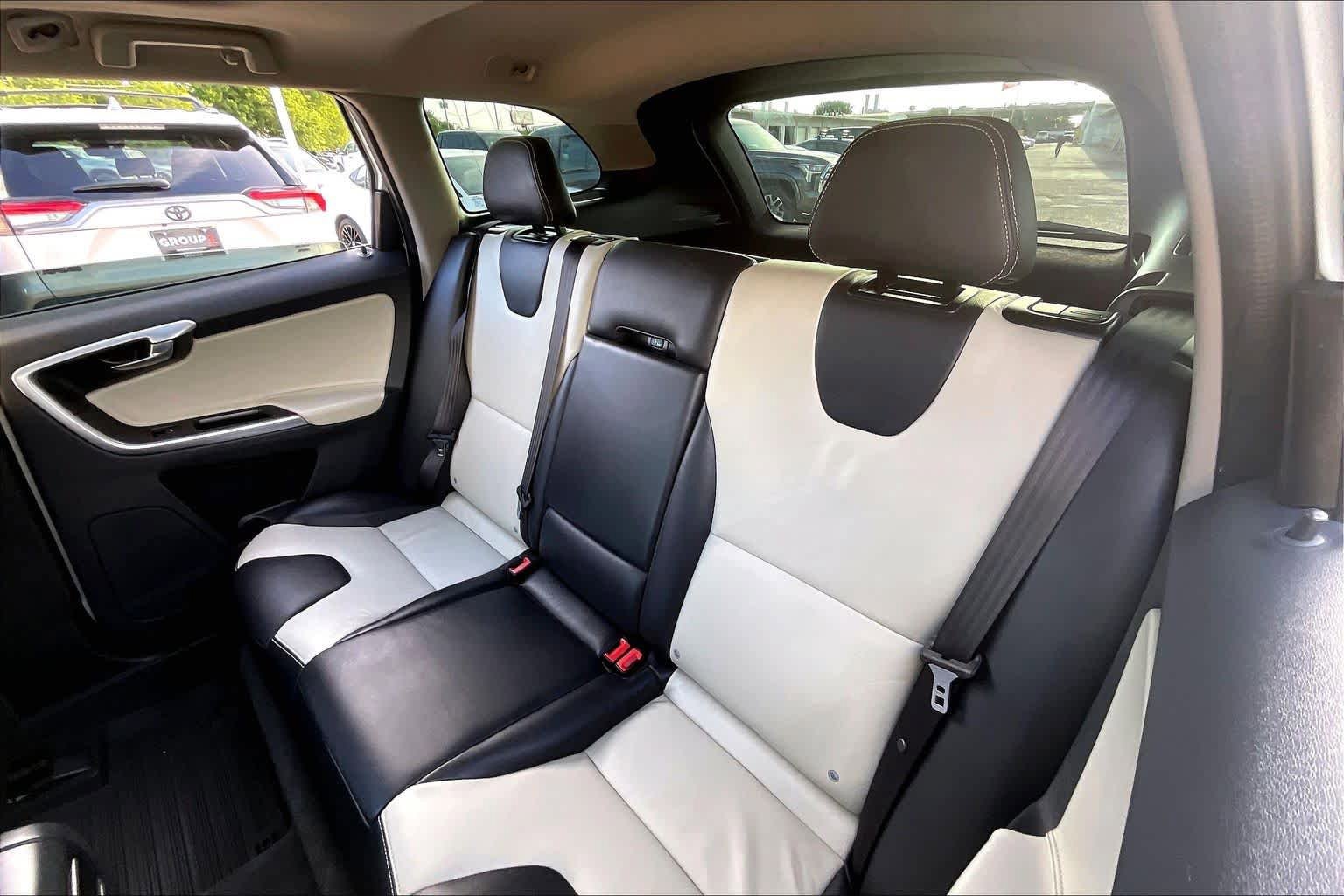 Used 2017 Volvo XC60 T6 Dynamic w/ Preferred Option Package AWD/4WD image 21