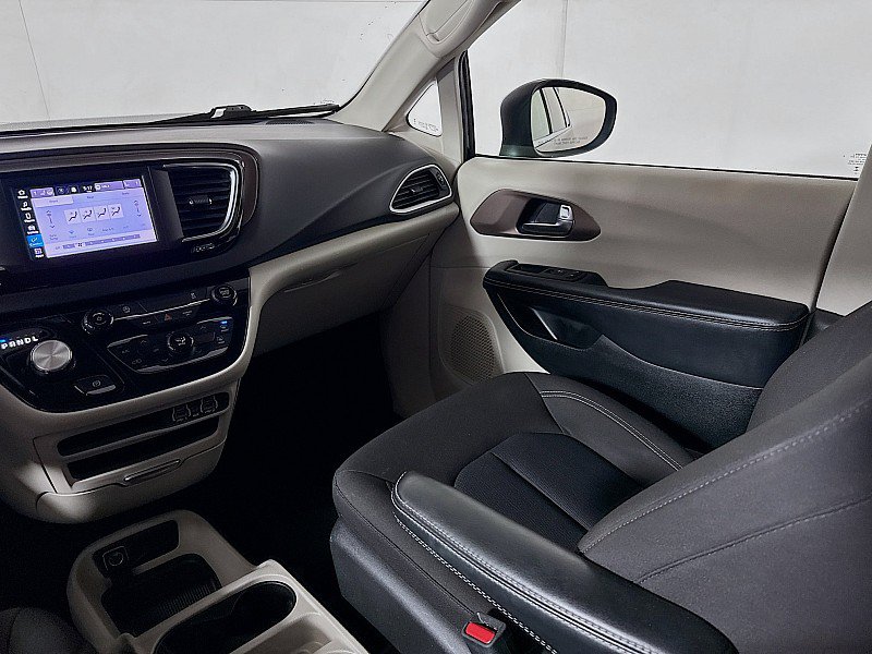 Used 2023 Chrysler Voyager LX FWD image 23